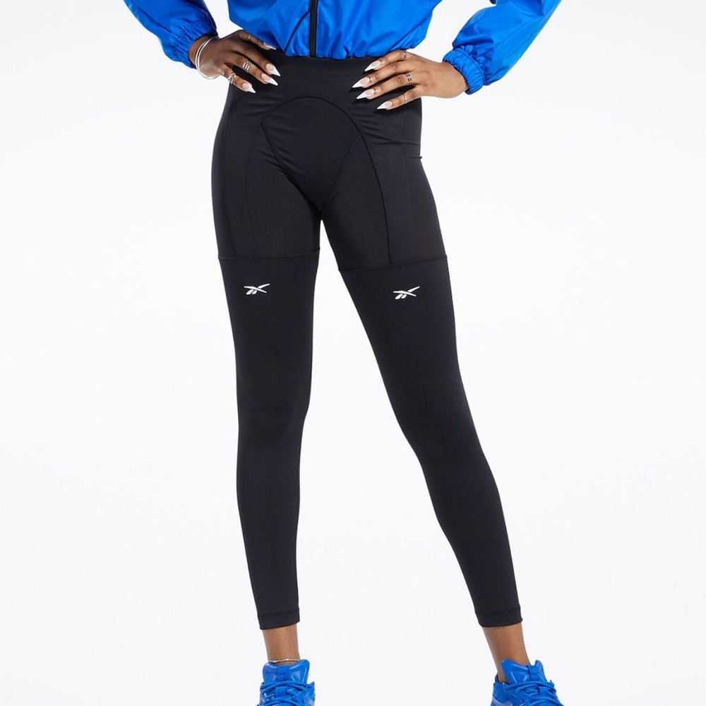 LINGERIE-INSPIRED LEGGINGS DESIGNED WITH CARDI B